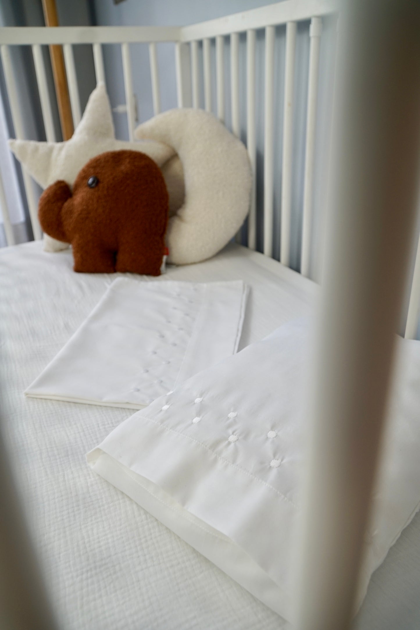 Ensemble Drap + Coussin Naissance Brodé Ton sur Ton
