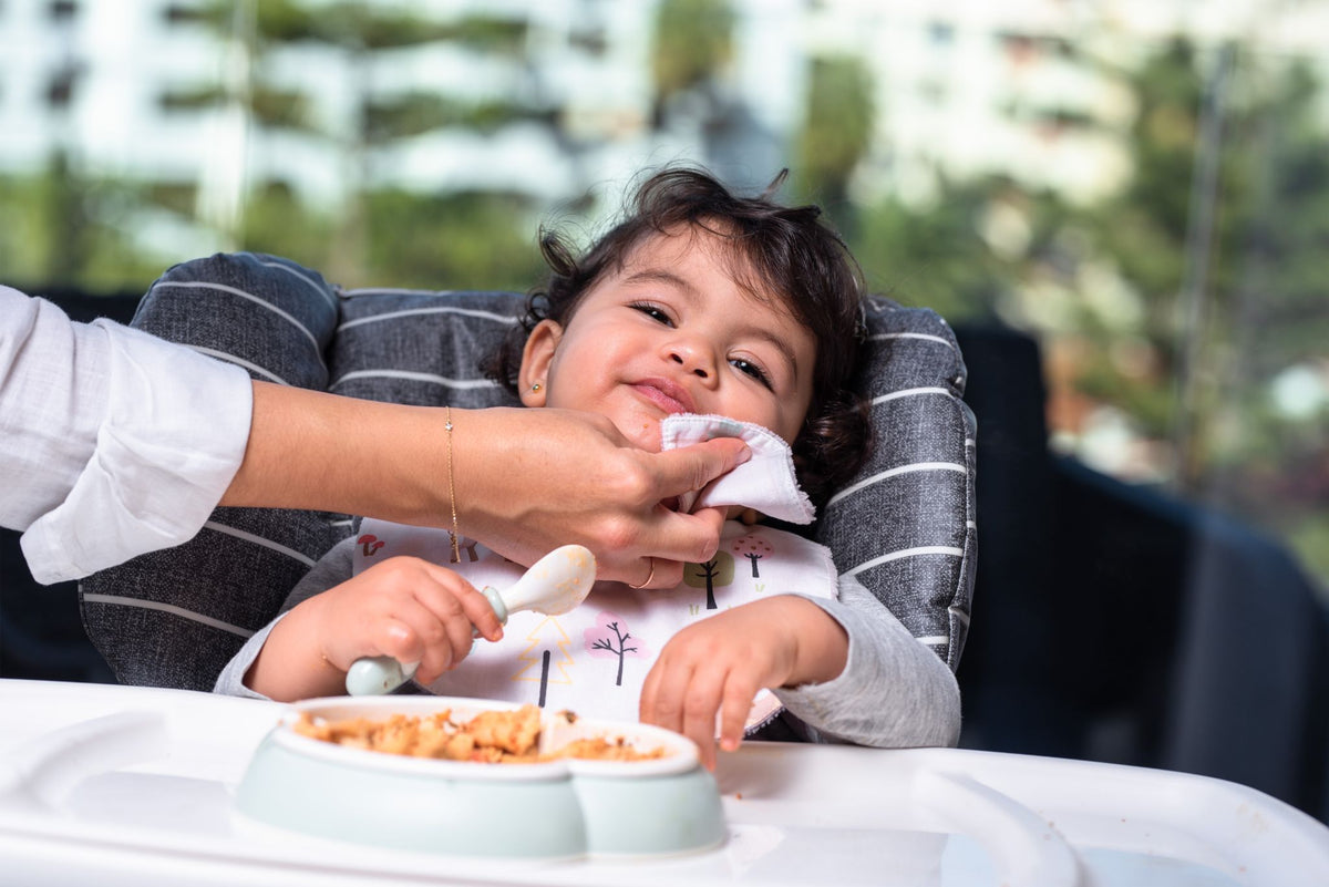 Les indispensables de la trousse à bavoirs pour bébé
