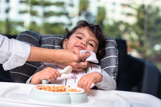 Les indispensables de la trousse à bavoirs pour bébé