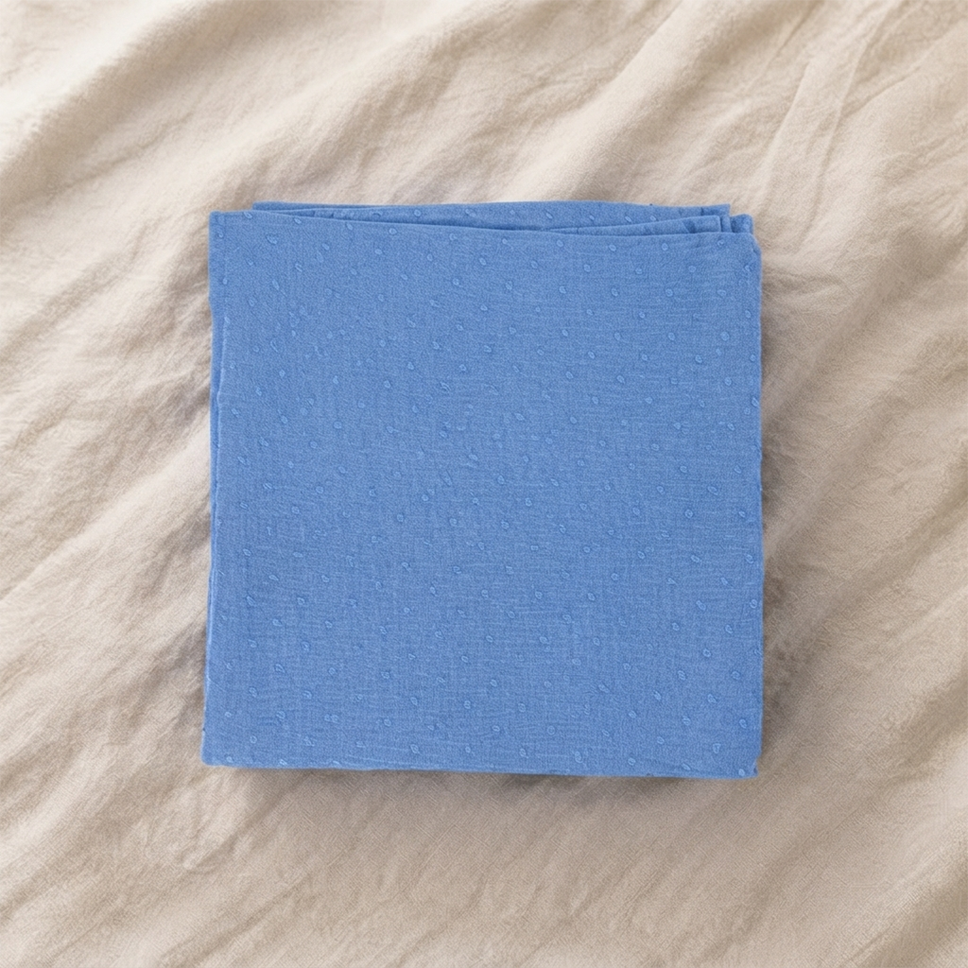 Maxi lange 100 x 100 cm Bleu Ciel Plumetis