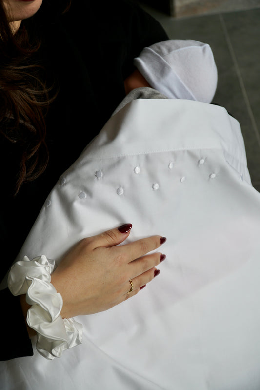 Drap Naissance Brodé Ton sur Ton