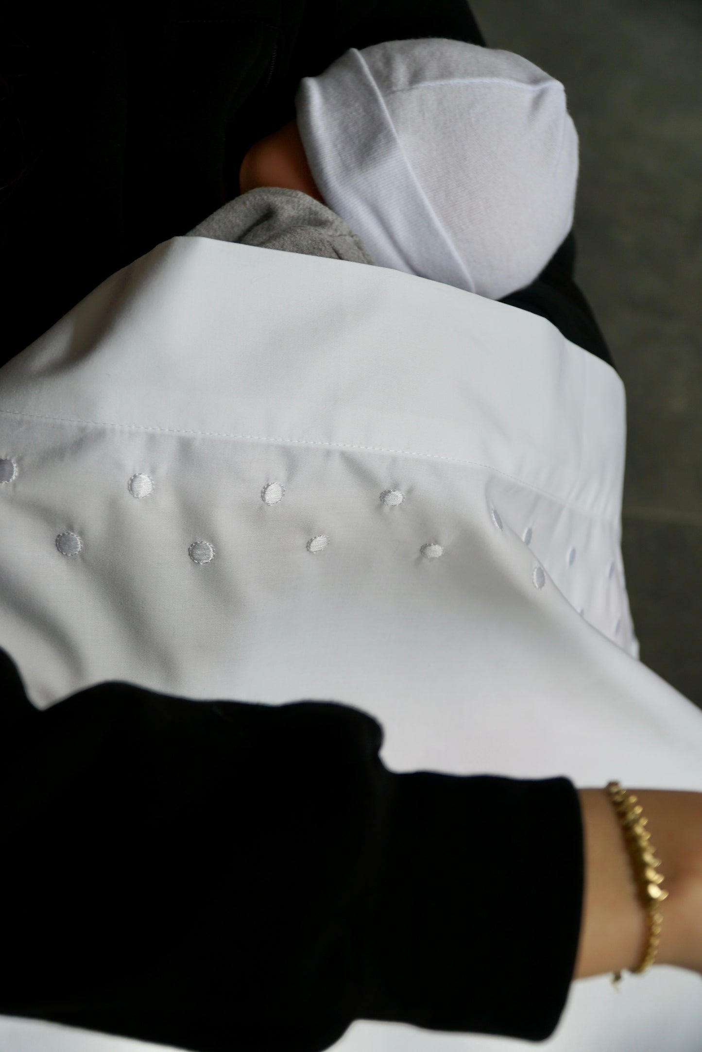 Drap Naissance Brodé Ton sur Ton