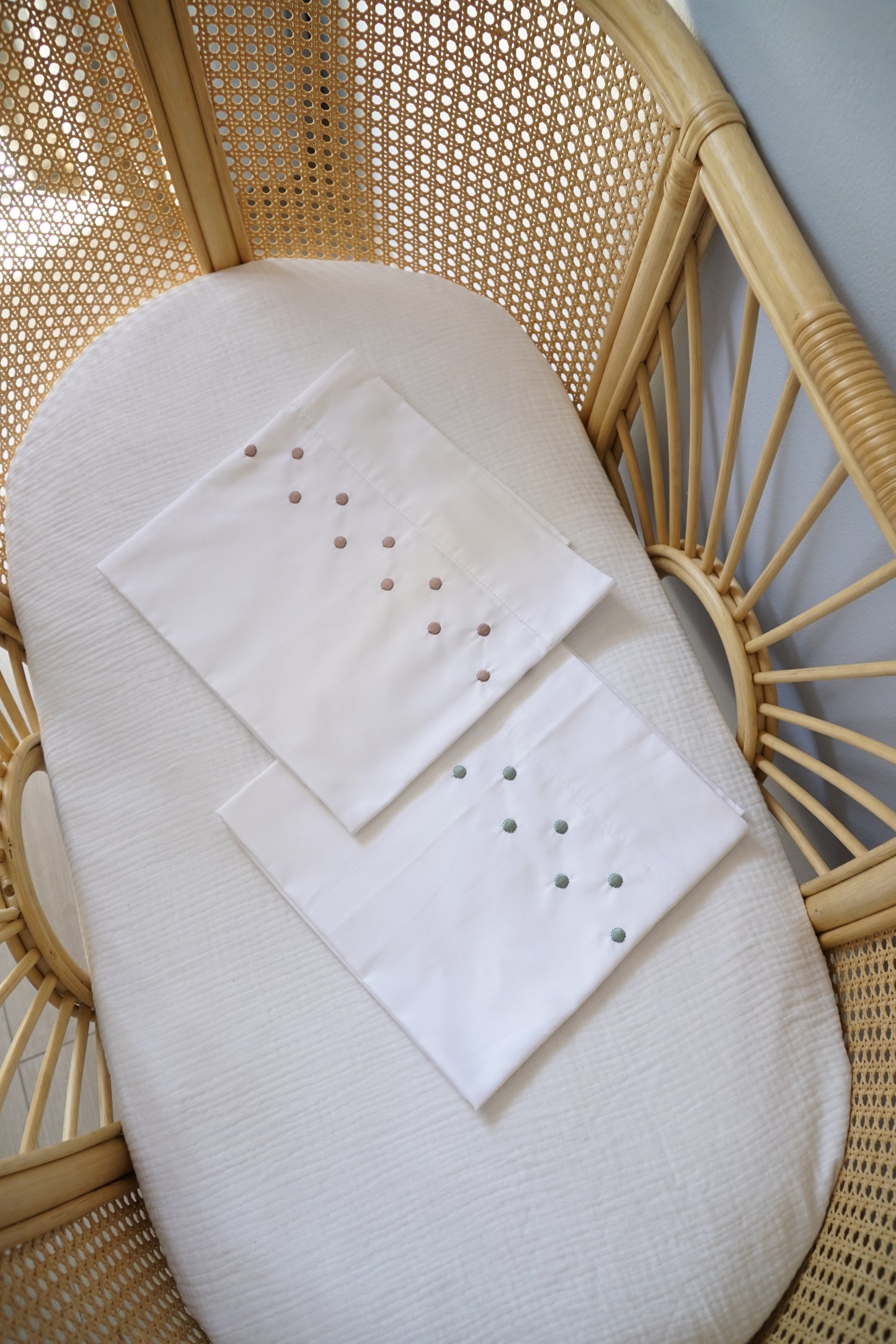 Drap Naissance Brodé Pois Beige