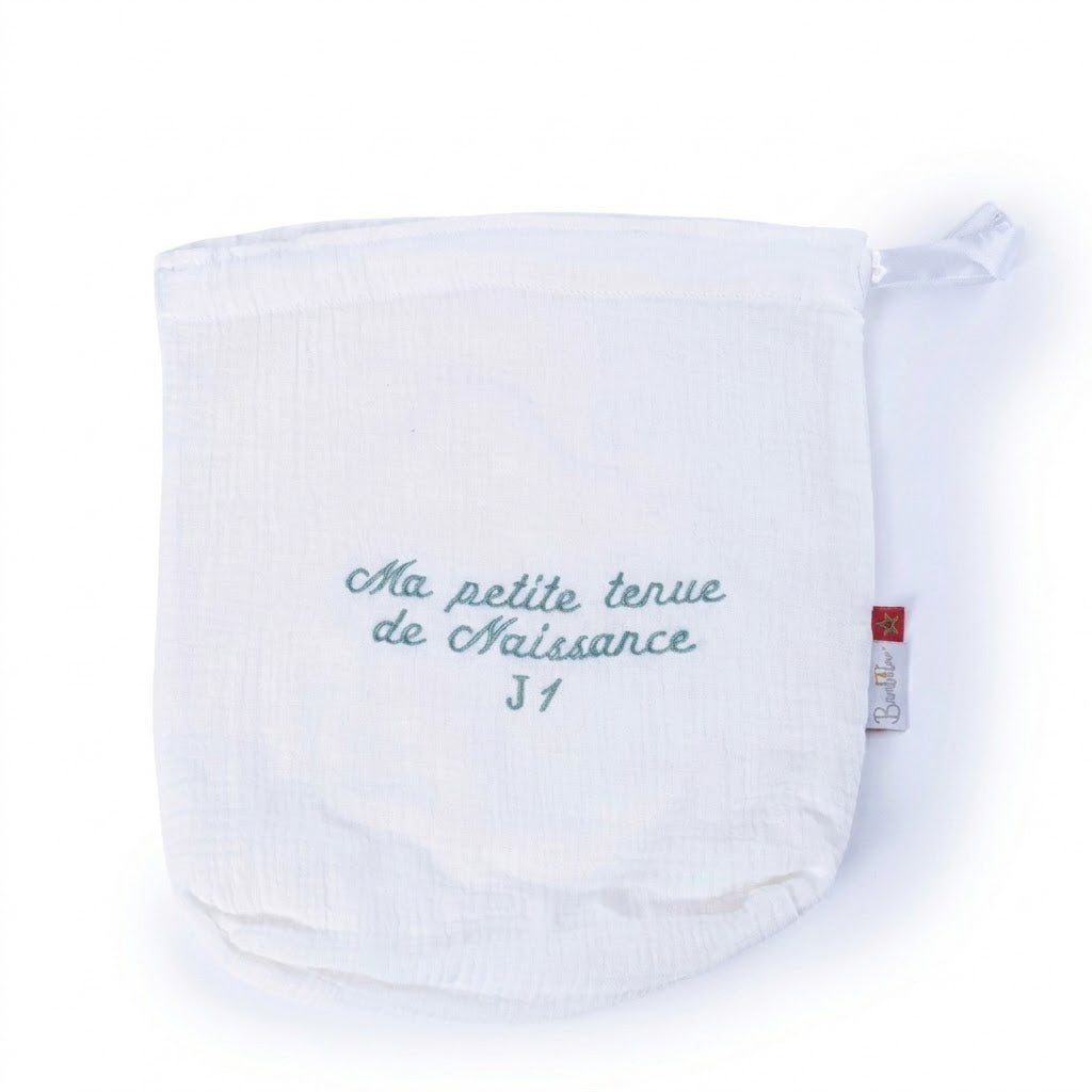 Pochette de naissance J1 en gaze de coton blanche, broderie verte et drapeau Maroc.