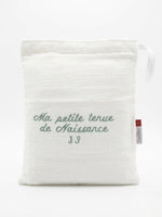 Pochette de naissance J3 Bambidou en gaze de coton blanche, broderie verte.